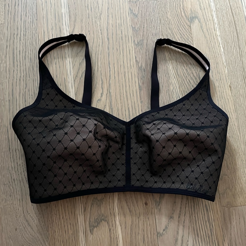 Lululemon LIKE NOTHING BRA *LACE Color: Black/Misty Shell. Size: 32E.
